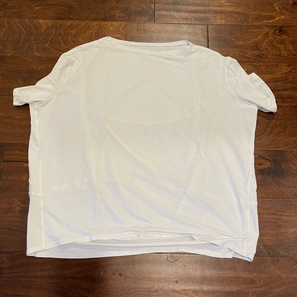 🍋 Lululemon 🍋 Back in Action T (size 6)